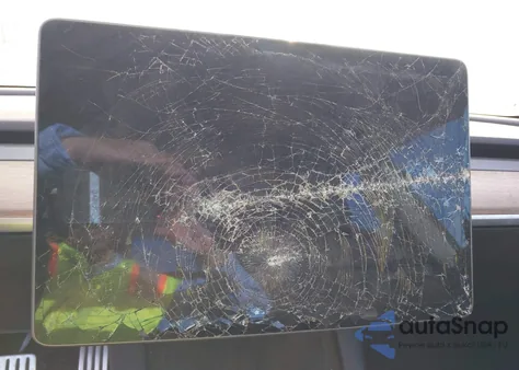 2022 Tesla Model 3 Performance Dual Motor All-Wheel Drive z USA, uszkodzony, nr VIN 5YJ3E1EC5NF166708